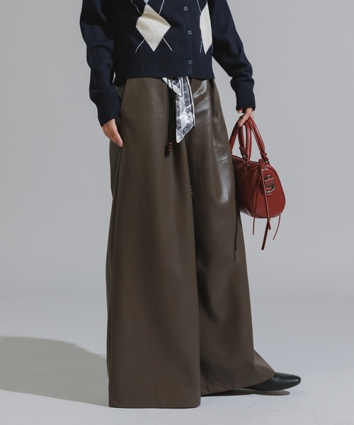 Chick（チック）の「Wood Bead Cord with Bandana Faux Leather Flare Wide Pants / バンダナ付きウッドビーズコード フェイクレザー フレアワイドパンツ 暖パン（その他パンツ・レディース・ブラック/ブラウン・FREE）」の15枚目の写真
