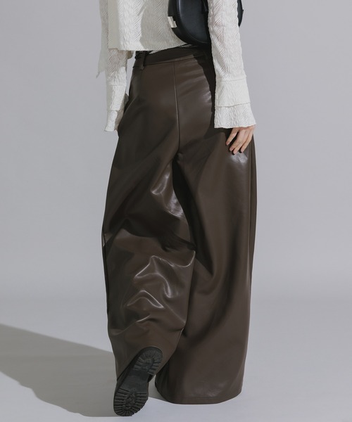 Chick（チック）の「Wood Bead Cord with Bandana Faux Leather Flare Wide Pants / バンダナ付きウッドビーズコード フェイクレザー フレアワイドパンツ 暖パン（その他パンツ・レディース・ブラック/ブラウン・FREE）」の21枚目の写真
