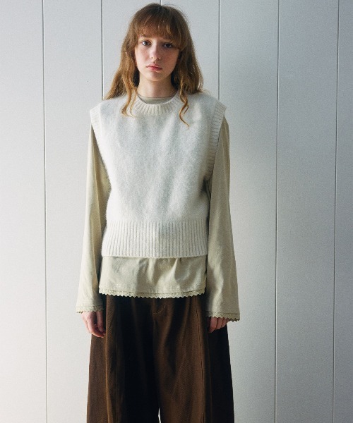 ELOOPS（イーループス）の「【ELOOPS】シャギーアルパカクルーネッククロップド丈ニットベスト（ベスト・レディース・アイボリー/ライラック/グレー/ブラウン・FREE）」の14枚目の写真