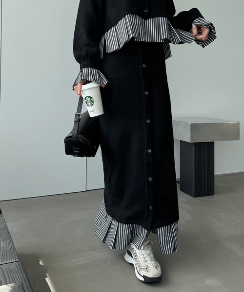 WILLFULLY（ウィルフリー）の「pleats docking button slit pencil knit SK（スカート・レディース・ブラック/チャコール/ダークブラウン・FREE）」の4枚目の写真