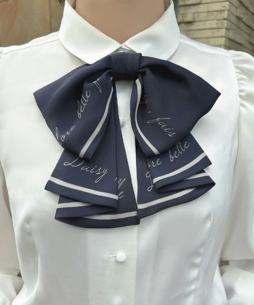 an another angelus（アンアナザーアンジェラス）の「スカーフ風ラッフルリボンタイ付き長袖ブラウス（シャツ/ブラウス・レディース・ベージュ/オフホワイト・FREE）」の11枚目の写真