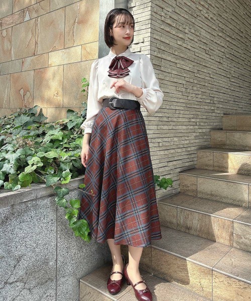 an another angelus（アンアナザーアンジェラス）の「スカーフ風ラッフルリボンタイ付き長袖ブラウス（シャツ/ブラウス・レディース・ベージュ/オフホワイト・FREE）」の13枚目の写真