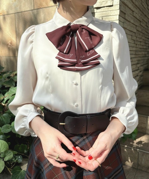 an another angelus（アンアナザーアンジェラス）の「スカーフ風ラッフルリボンタイ付き長袖ブラウス（シャツ/ブラウス・レディース・ベージュ/オフホワイト・FREE）」の14枚目の写真