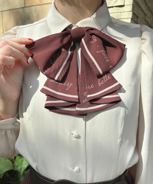 an another angelus（アンアナザーアンジェラス）の「スカーフ風ラッフルリボンタイ付き長袖ブラウス（シャツ/ブラウス・レディース・ベージュ/オフホワイト・FREE）」の15枚目の写真