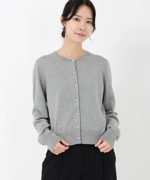 STRAWBERRY-FIELDS（ストロベリーフィールズ）の「ソフティカシミヤ_パール釦ニットカーディガン（カーディガン/ボレロ・レディース・オフホワイト/トップグレー/イエロー系その他/ライトピンク・2）」の3枚目の写真