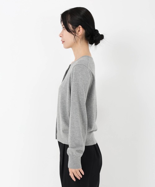 STRAWBERRY-FIELDS（ストロベリーフィールズ）の「ソフティカシミヤ_パール釦ニットカーディガン（カーディガン/ボレロ・レディース・オフホワイト/トップグレー/イエロー系その他/ライトピンク・2）」の6枚目の写真