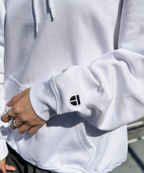 NEWTRAL PRODUCTS(ニュートラルプロダクツ)の「NEWTRAL(ニュートラル)/216 11.2oz Standard Emblem PO Hoodie/オーバーサイズ 裏毛 起毛なし 無地 ワッペン ワンポイント スウェット パーカー フーディー(パーカー・レディース・ブラック/グレー/ホワイト/ネイビー・S/M/XL/XXL/L)」の5枚目の写真