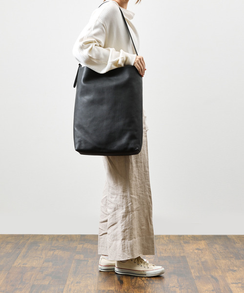 A_W（アウ）の「A_W アウ / ONE HANDLE TOTE 姫路産ステアレザーショルダーバッグ 牛革 / AB-014（ショルダーバッグ・メンズ・ブラック/ブラウン・FREE）」の14枚目の写真