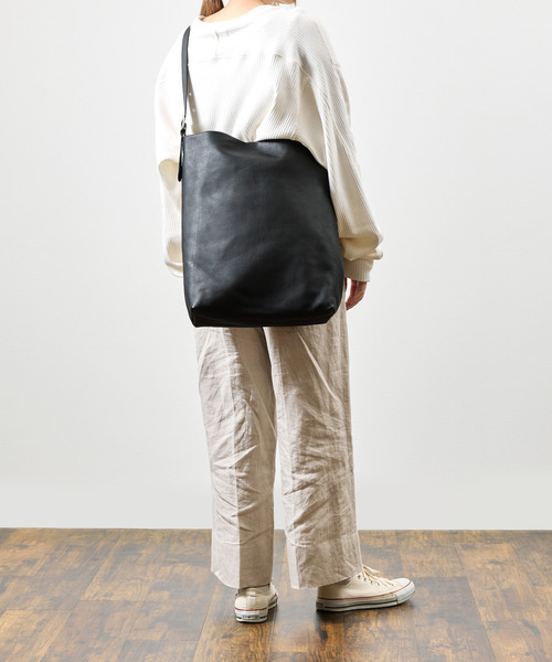 A_W（アウ）の「A_W アウ / ONE HANDLE TOTE 姫路産ステアレザーショルダーバッグ 牛革 / AB-014（ショルダーバッグ・メンズ・ブラック/ブラウン・FREE）」の15枚目の写真