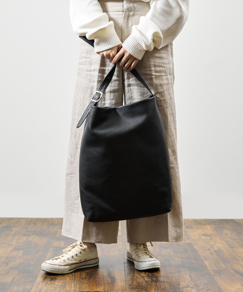 A_W（アウ）の「A_W アウ / ONE HANDLE TOTE 姫路産ステアレザーショルダーバッグ 牛革 / AB-014（ショルダーバッグ・メンズ・ブラック/ブラウン・FREE）」の16枚目の写真