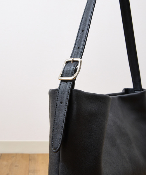 A_W（アウ）の「A_W アウ / ONE HANDLE TOTE 姫路産ステアレザーショルダーバッグ 牛革 / AB-014（ショルダーバッグ・メンズ・ブラック/ブラウン・FREE）」の21枚目の写真