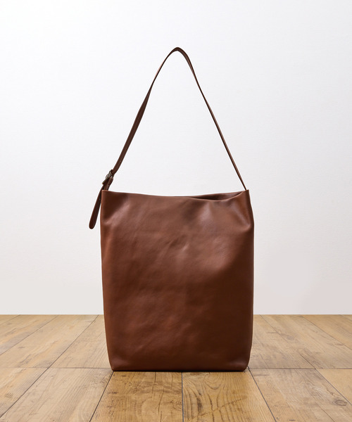 A_W（アウ）の「A_W アウ / ONE HANDLE TOTE 姫路産ステアレザーショルダーバッグ 牛革 / AB-014（ショルダーバッグ・メンズ・ブラック/ブラウン・FREE）」の4枚目の写真