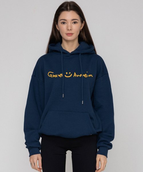 GRAVER（グレーバー）の「[ユニセックス]ドローイングロゴドローイングスマイルフードパーカー_ネイビー（パーカー・レディース・ネイビー・SMALL/MEDIUM/LARGE/X-LARGE）」の2枚目の写真