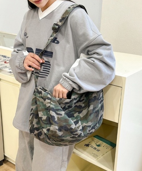 yuue' ( wear )(ユーイ)の「大容量キャンバスショルダーバッグ/迷彩レオパード/A4サイズ対応(ショルダーバッグ・レディース・カモフラージュ/レオパード・FREE)」の10枚目の写真