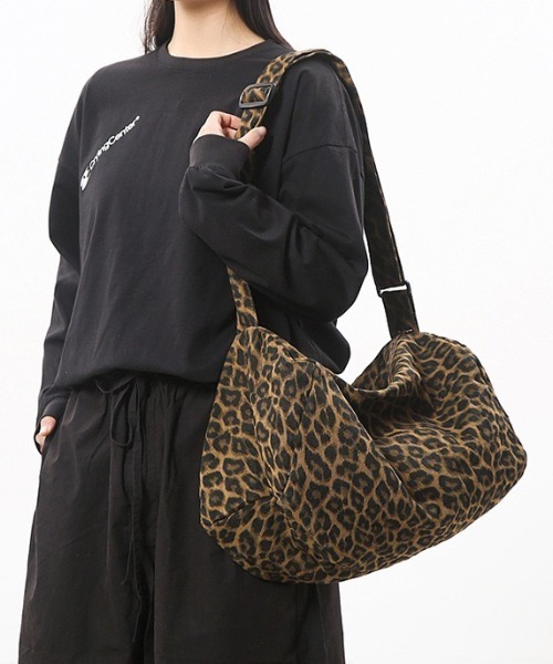 yuue' ( wear )(ユーイ)の「大容量キャンバスショルダーバッグ/迷彩レオパード/A4サイズ対応(ショルダーバッグ・レディース・カモフラージュ/レオパード・FREE)」の7枚目の写真