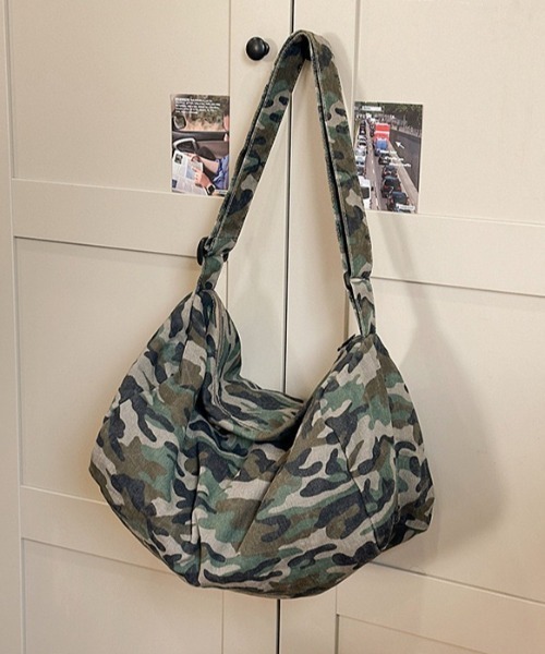 yuue' ( wear )(ユーイ)の「大容量キャンバスショルダーバッグ/迷彩レオパード/A4サイズ対応(ショルダーバッグ・レディース・カモフラージュ/レオパード・FREE)」の16枚目の写真