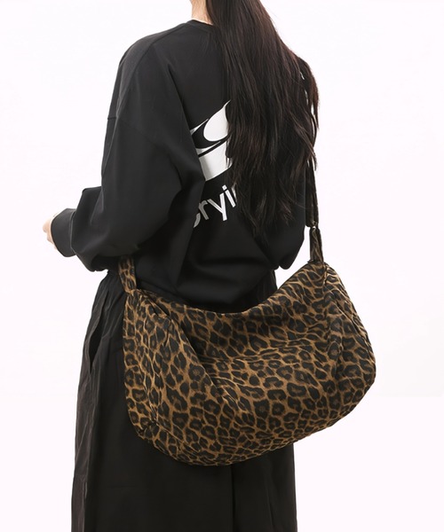 yuue' ( wear )(ユーイ)の「大容量キャンバスショルダーバッグ/迷彩レオパード/A4サイズ対応(ショルダーバッグ・レディース・カモフラージュ/レオパード・FREE)」の9枚目の写真