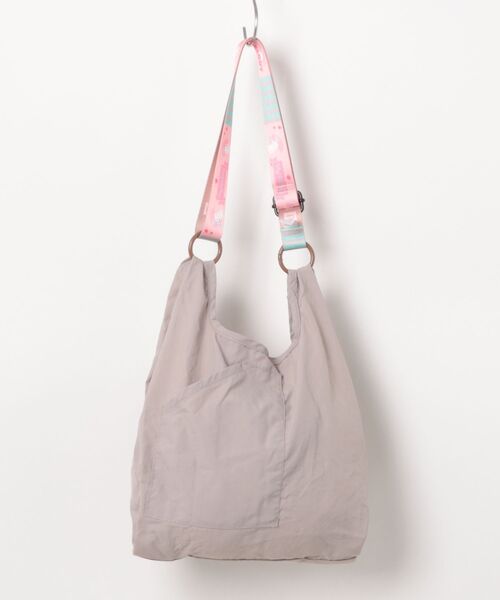 ROOTOTE（ルートート）の「【ROOTOTE】IP.Rsmid.サンリオキャラクターズA（ショルダーバッグ・レディース・ブラック/グレイッシュベージュ/ブラウン/ブルー・FREE）」の21枚目の写真