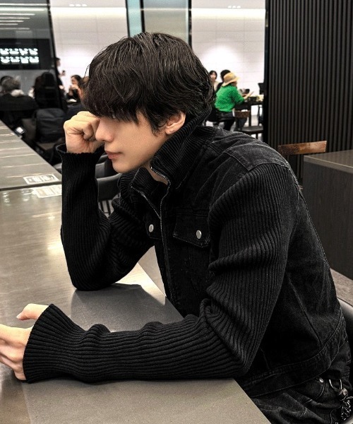 COSYHARU（コシハル）の「ブラックデニム+ニットコンビジャケット（ブルゾン・メンズ・ブラック・LARGE/MEDIUM）」の2枚目の写真