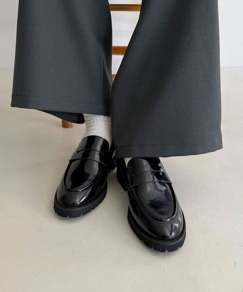 fredy emue（フレディエミュ）の「エナメルコインローファー（その他シューズ・レディース・ブラック/ベージュ・S/M/L）」の5枚目の写真