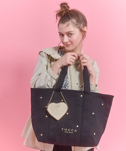 TOCCA(トッカ)の「LUCKY SHOWER TRAVELING TOTE トラベルキャンバストート(トートバッグ・レディース・ベージュ系/レッド系1/ブラック系/グレー系・F)」の7枚目の写真