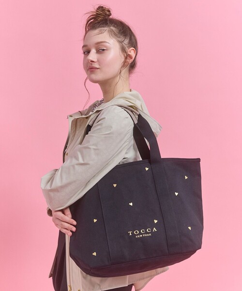 TOCCA(トッカ)の「LUCKY SHOWER TRAVELING TOTE トラベルキャンバストート(トートバッグ・レディース・ベージュ系/レッド系1/ブラック系/グレー系・F)」の8枚目の写真