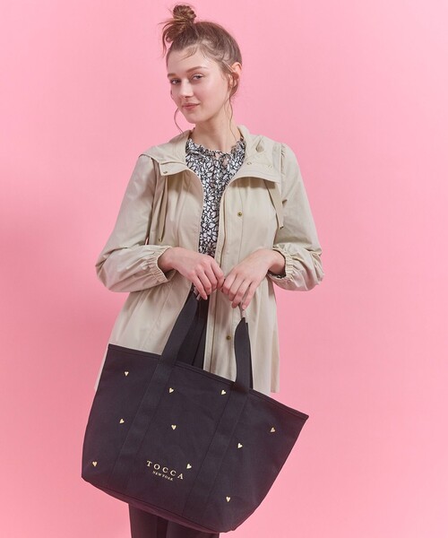 TOCCA(トッカ)の「LUCKY SHOWER TRAVELING TOTE トラベルキャンバストート(トートバッグ・レディース・ベージュ系/レッド系1/ブラック系/グレー系・F)」の9枚目の写真