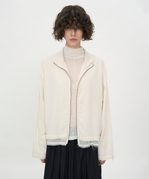 INSILENCE WOMEN（インサイレンスウーマン）の「ナチュラルシュランクジャンパー アイボリー（ブルゾン・レディース・その他・SMALL/MEDIUM）」の2枚目の写真