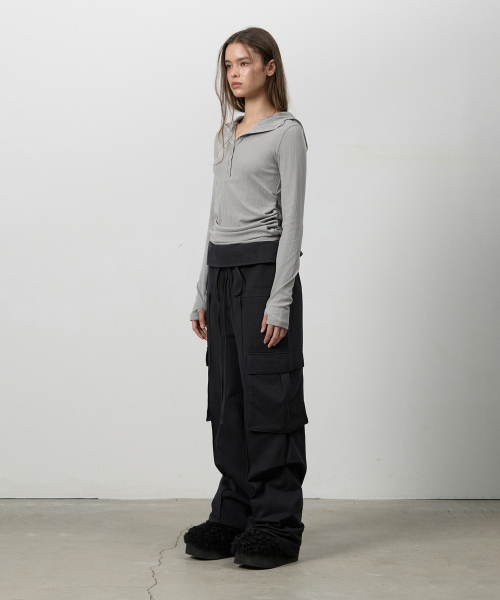 THREE TO EIGHTY（スリートゥエイティー）の「FOLD CARGO POCKET PANTS BLACK（その他パンツ・レディース・その他・FREE）」の2枚目の写真