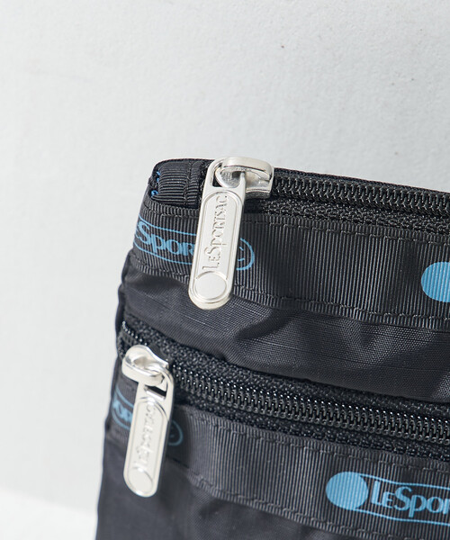 FREAK'S STORE（フリークスストア）の「LeSportsac × FREAK'S STORE/レスポートサック 別注 COSMETIC CLUTCH W STRAP/コスメティック クラッチ ダブルストラップ/コスメ ポーチ（ポーチ・レディース・ブラウン/ブラック・ONE SIZE）」の7枚目の写真