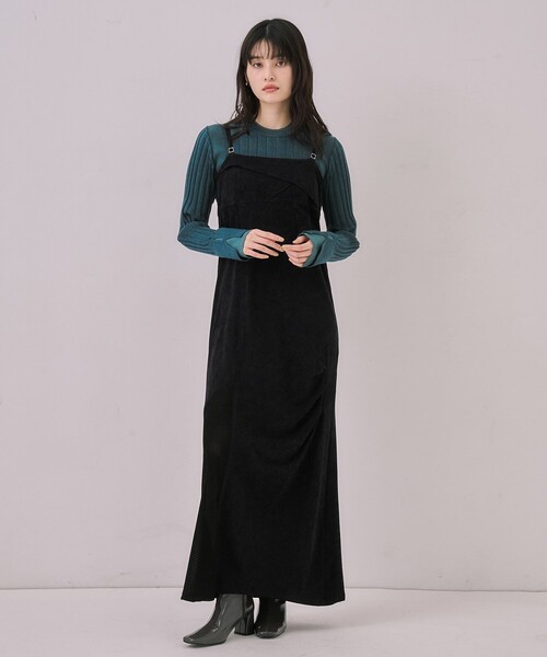UNITED TOKYO（ユナイテッドトウキョウ）の「ツイストベロアキャミワンピース｜ウォッシャブル/セットアップ/オケージョン/細見え/冬服（ワンピース・レディース・ブラック/グレー・1/2）」の2枚目の写真