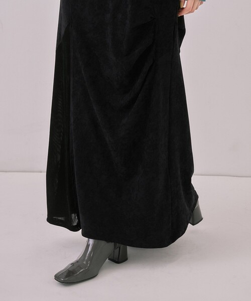 UNITED TOKYO（ユナイテッドトウキョウ）の「ツイストベロアキャミワンピース｜ウォッシャブル/セットアップ/オケージョン/細見え/冬服（ワンピース・レディース・ブラック/グレー・1/2）」の16枚目の写真