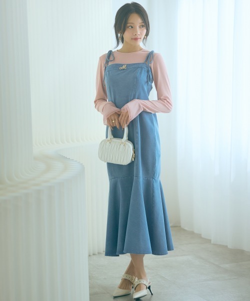marun（マルン）の「＜大きいサイズ＞カットデニムキャミワンピース marun（ワンピース・レディース・ライトブルー/ブルー・L/5L/4L/3L/LL）」の2枚目の写真