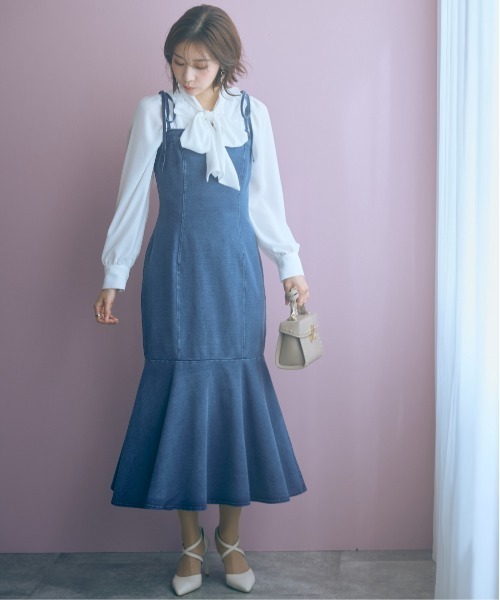 marun（マルン）の「＜大きいサイズ＞カットデニムキャミワンピース marun（ワンピース・レディース・ライトブルー/ブルー・L/5L/4L/3L/LL）」の5枚目の写真