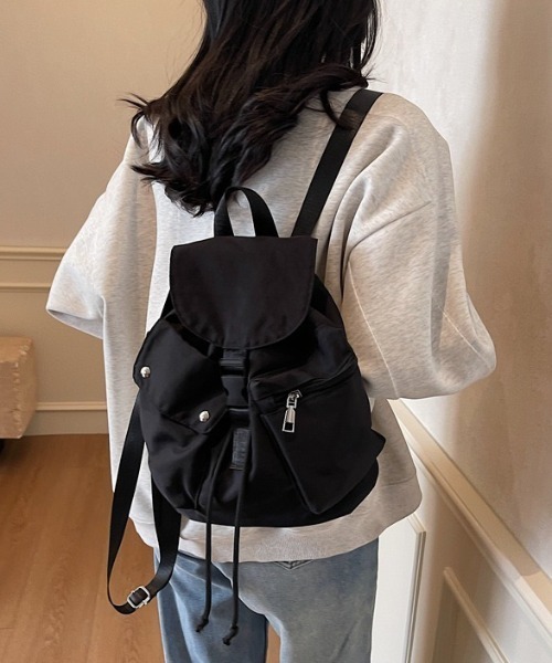 yuue' ( wear )（ユーイ）の「軽量マルチポケットコンパクトリュックサック（バックパック/リュック・レディース・ブラック・FREE）」の2枚目の写真