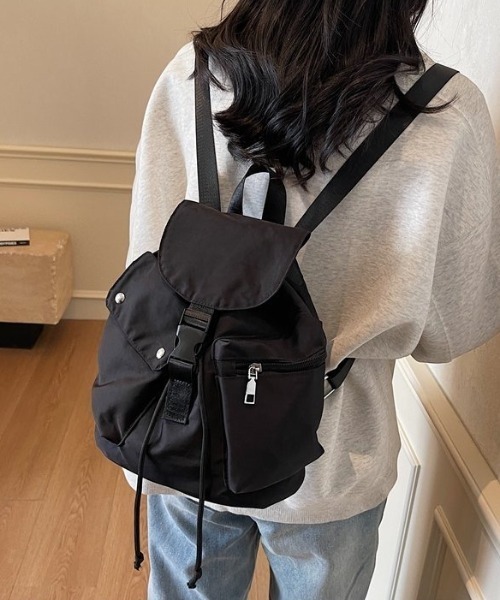 yuue' ( wear )（ユーイ）の「軽量マルチポケットコンパクトリュックサック（バックパック/リュック・レディース・ブラック・FREE）」の3枚目の写真
