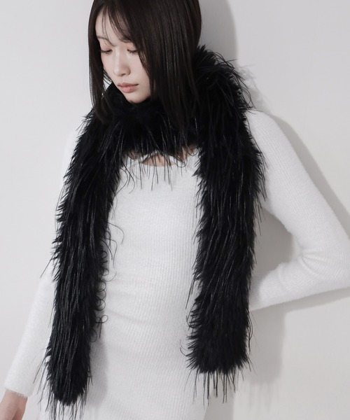 me+em select（ミームセレクト）の「【 ２color 】シャギーフェイクファーボリュームロングマフラー ／ shaggy fake fur volume long muffler（マフラー・レディース・ホワイト/ブラック・FREE）」の18枚目の写真