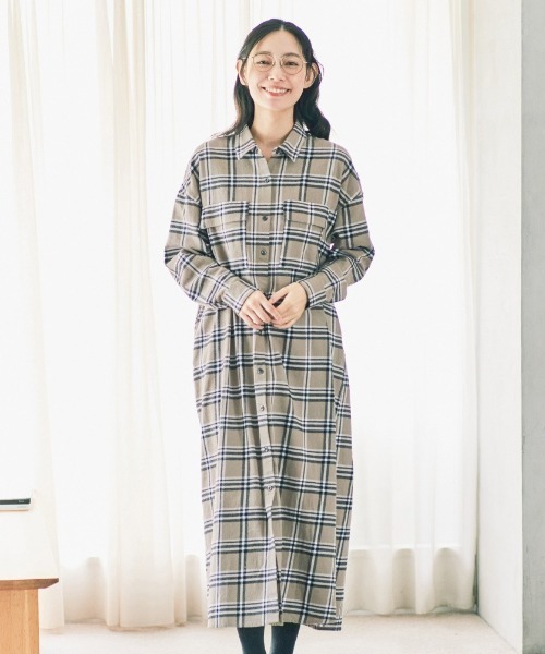 and myera(アンド マイラ)の「and myera シックシンプルチェックワンピース(ワンピース・レディース・ベージュ系その他・LL/L/M)」の1枚目の写真