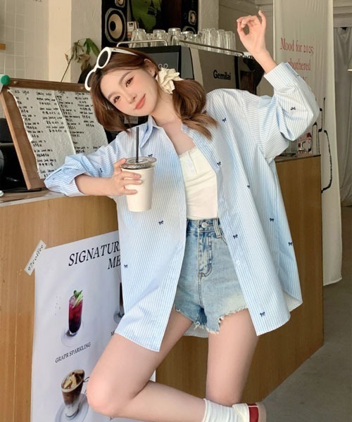 VIBGYOR Women（ヴィブジョー　ウィメン）の「【Mayree】ストライプ リボン 長袖 シャツ（シャツ/ブラウス・レディース・ブルー・MEDIUM/LARGE/X-LARGE）」の4枚目の写真