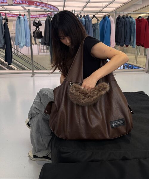 BLACKPURPLE(ブラックパープル)の「マックスポート ビキ バッグ MaxxPort Vicky Bag_Crack Brown(ショルダーバッグ・レディース・ブラウン・FREE)」の11枚目の写真