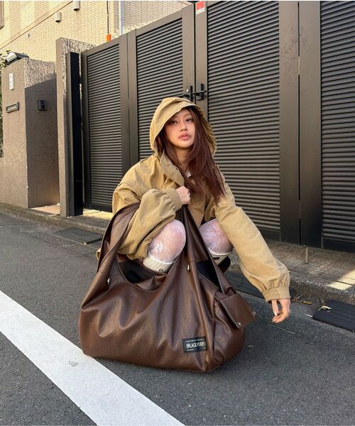 BLACKPURPLE(ブラックパープル)の「マックスポート ビキ バッグ MaxxPort Vicky Bag_Crack Brown(ショルダーバッグ・レディース・ブラウン・FREE)」の7枚目の写真