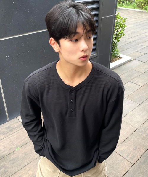 MINDBRIDGE(マインドブリッジ)の「ワッフルヘンリーネックデイリーTシャツ - 4色(Tシャツ/カットソー・メンズ・ブラック/グレー/ホワイト/チャコールグレー・95/100/105/110)」の13枚目の写真