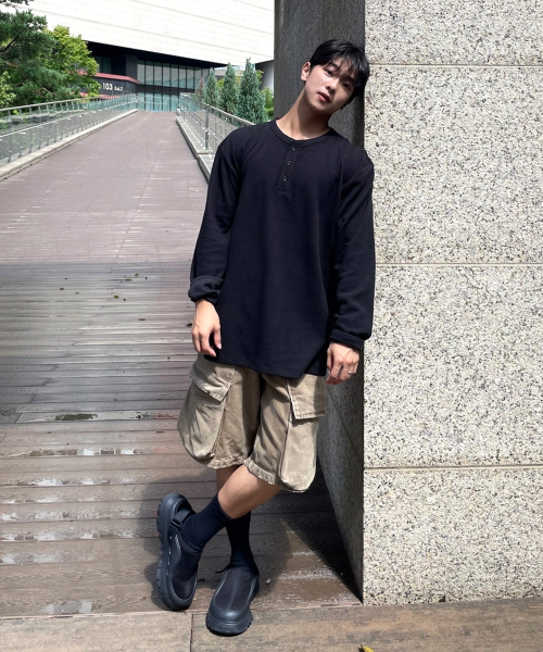 MINDBRIDGE(マインドブリッジ)の「ワッフルヘンリーネックデイリーTシャツ - 4色(Tシャツ/カットソー・メンズ・ブラック/グレー/ホワイト/チャコールグレー・95/100/105/110)」の16枚目の写真