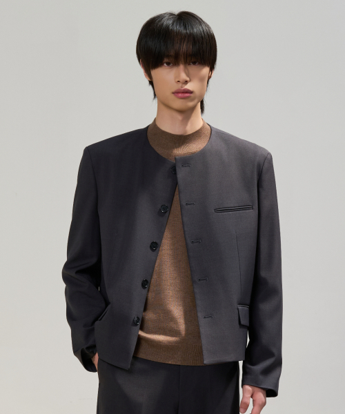 HYOJI(ヒョージ)の「ノーカラークロップブレザー (F01-3カラー)(テーラードジャケット・メンズ・ブラウン/チャコール/ブラック・XL/L/M)」の4枚目の写真