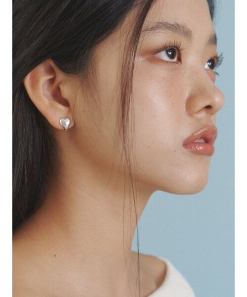 LOVE ME MONSTER（ラブミーモンスター）の「[Silver] Formal S Heart Earrings（ピアス（両耳用）・レディース・シルバー・FREE）」の2枚目の写真