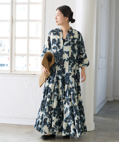 JOURNAL STANDARD（ジャーナルスタンダード）の「オリエンタルプリントワンピース（ワンピース・レディース・ブルー/イエロー・FREE）」の2枚目の写真