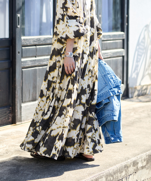 JOURNAL STANDARD（ジャーナルスタンダード）の「オリエンタルプリントワンピース（ワンピース・レディース・ブルー/イエロー・FREE）」の4枚目の写真