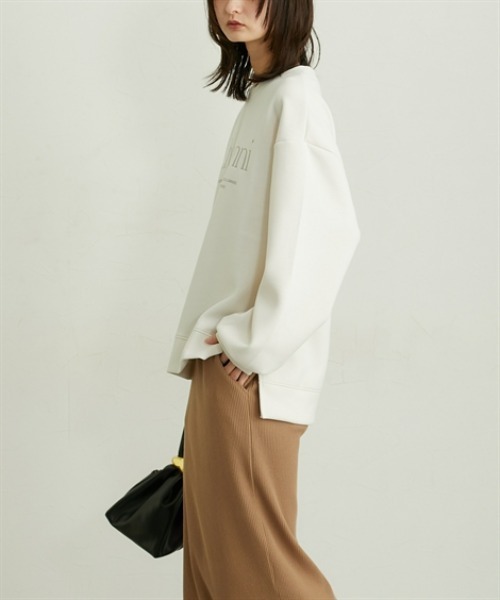 nissen（ニッセン）の「ポンチロゴ刺しゅうスウェットトップス（スウェット・レディース・ベージュ/アイボリー・L/M）」の6枚目の写真