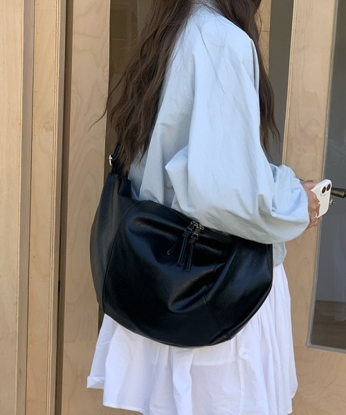 gossip！ロサンゼルス（ゴシップロサンゼルス）の「【Y2Kガーリー】レトロ ソフトPU 大容量ショルダーバッグ（ショルダーバッグ・レディース・ブラウン/ブラック/オフホワイト・FREE）」の9枚目の写真