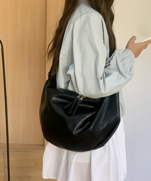 gossip！ロサンゼルス（ゴシップロサンゼルス）の「【Y2Kガーリー】レトロ ソフトPU 大容量ショルダーバッグ（ショルダーバッグ・レディース・ブラウン/ブラック/オフホワイト・FREE）」の8枚目の写真